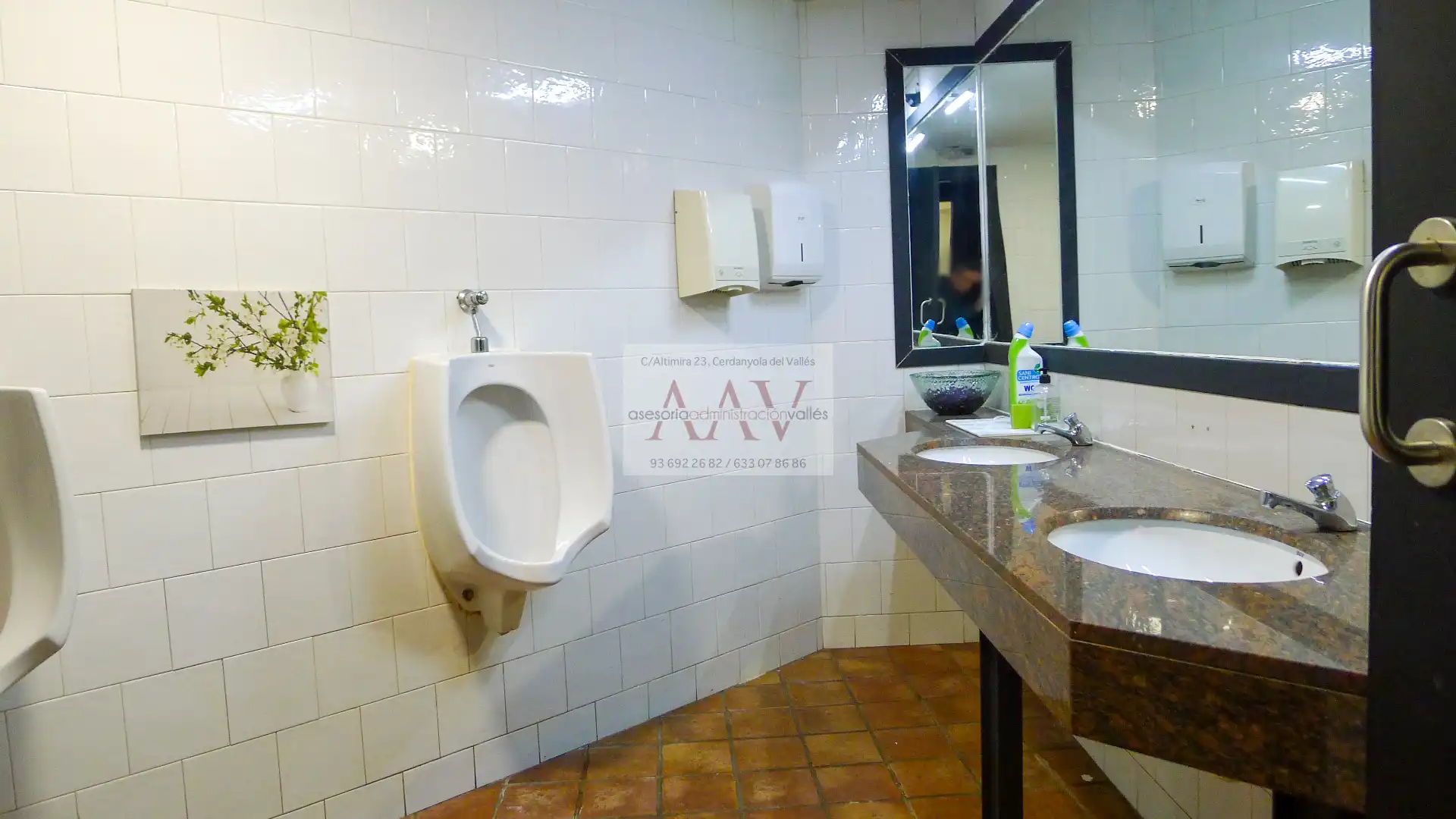 Bathroom of Industrial buildings for rent in Cerdanyola del Vallès