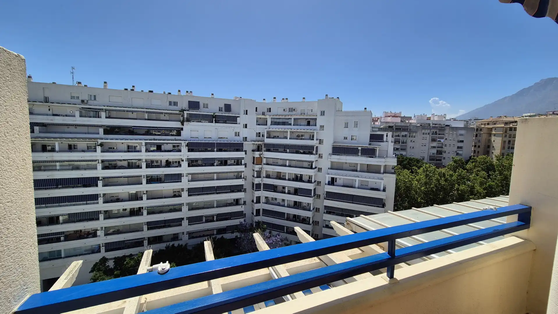 Vista exterior de Ático de alquiler en Marbella con Aire acondicionado, Terraza y Trastero