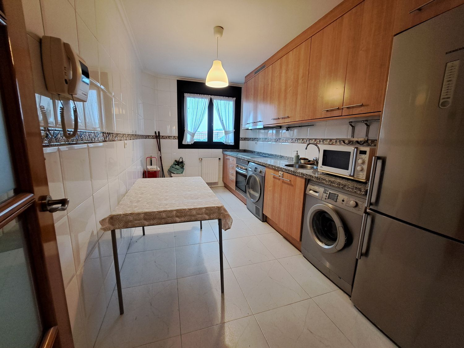 Kitchen of Flat to rent in Gijón   with Heating, Private garden and Storage room