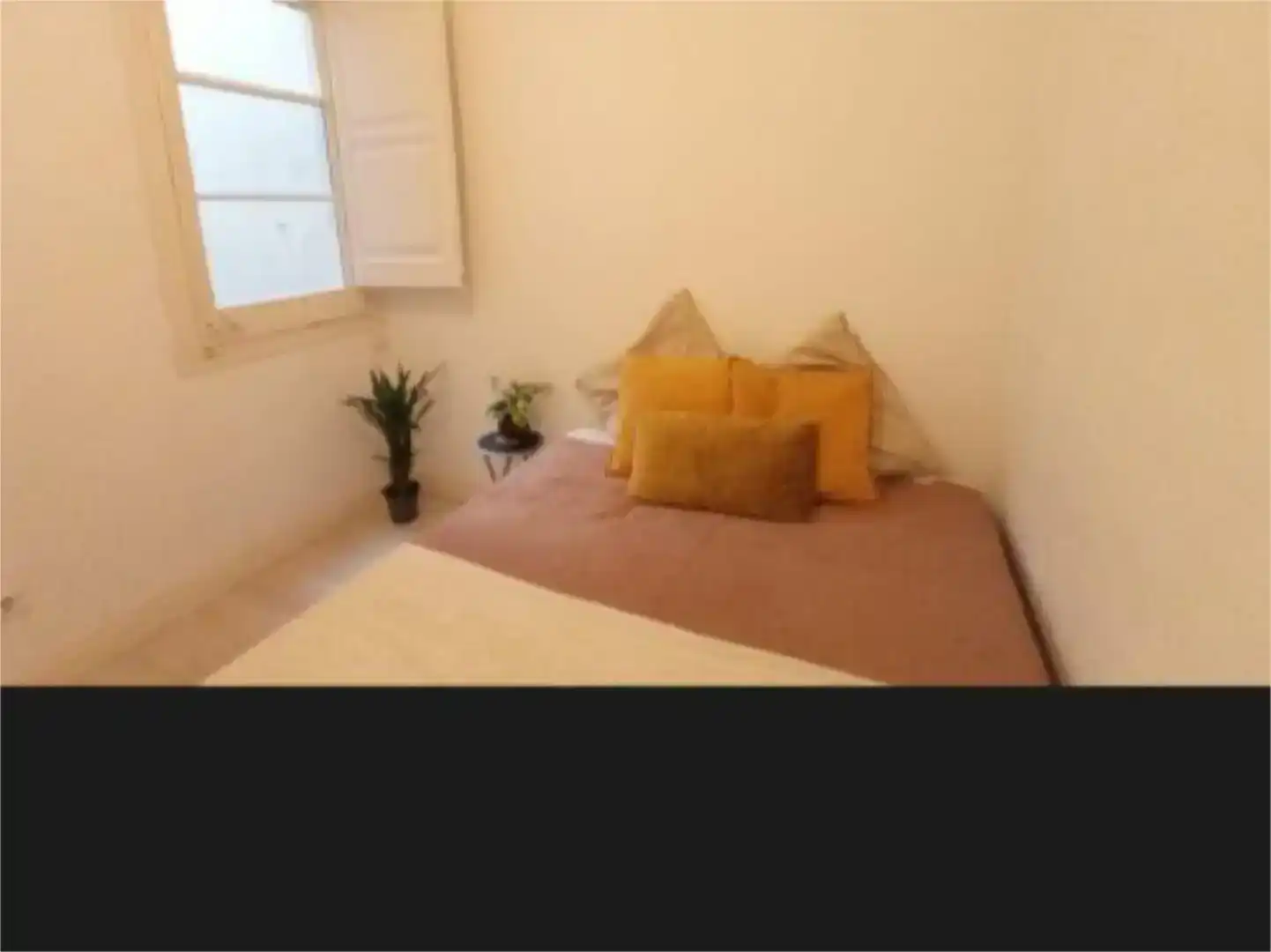 Schlafzimmer von Wohnungen zur Miete in  Barcelona Capital mit Balkon