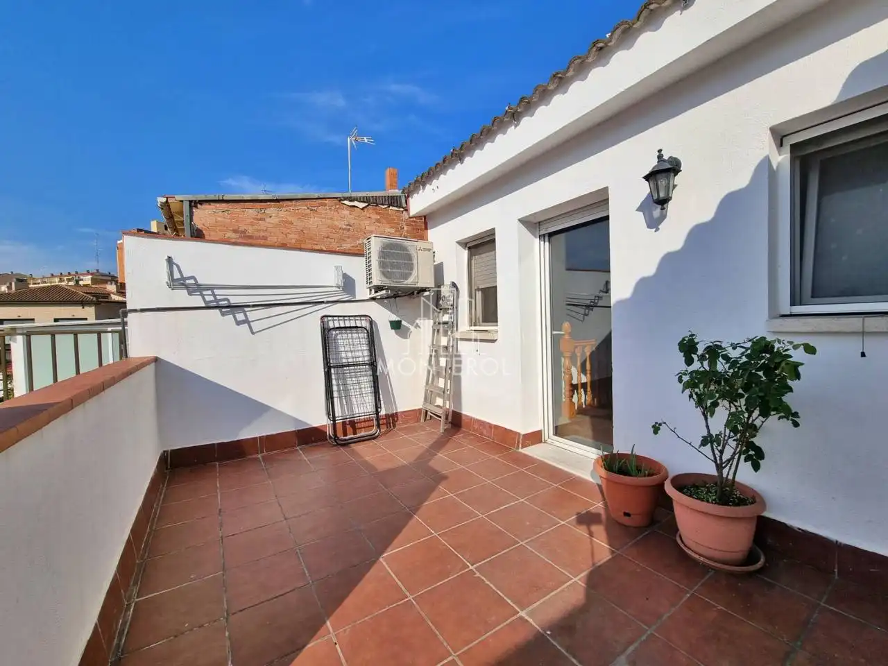 Vista exterior de Casa o chalet en venta en Rubí con Aire acondicionado y Parquet