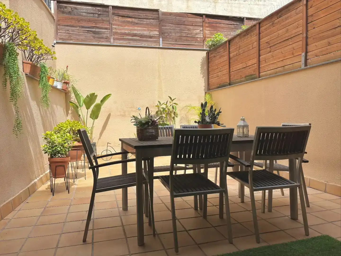 Terraza de Casa adosada en venta en Cornellà de Llobregat con Aire acondicionado, Jardín privado y Parquet