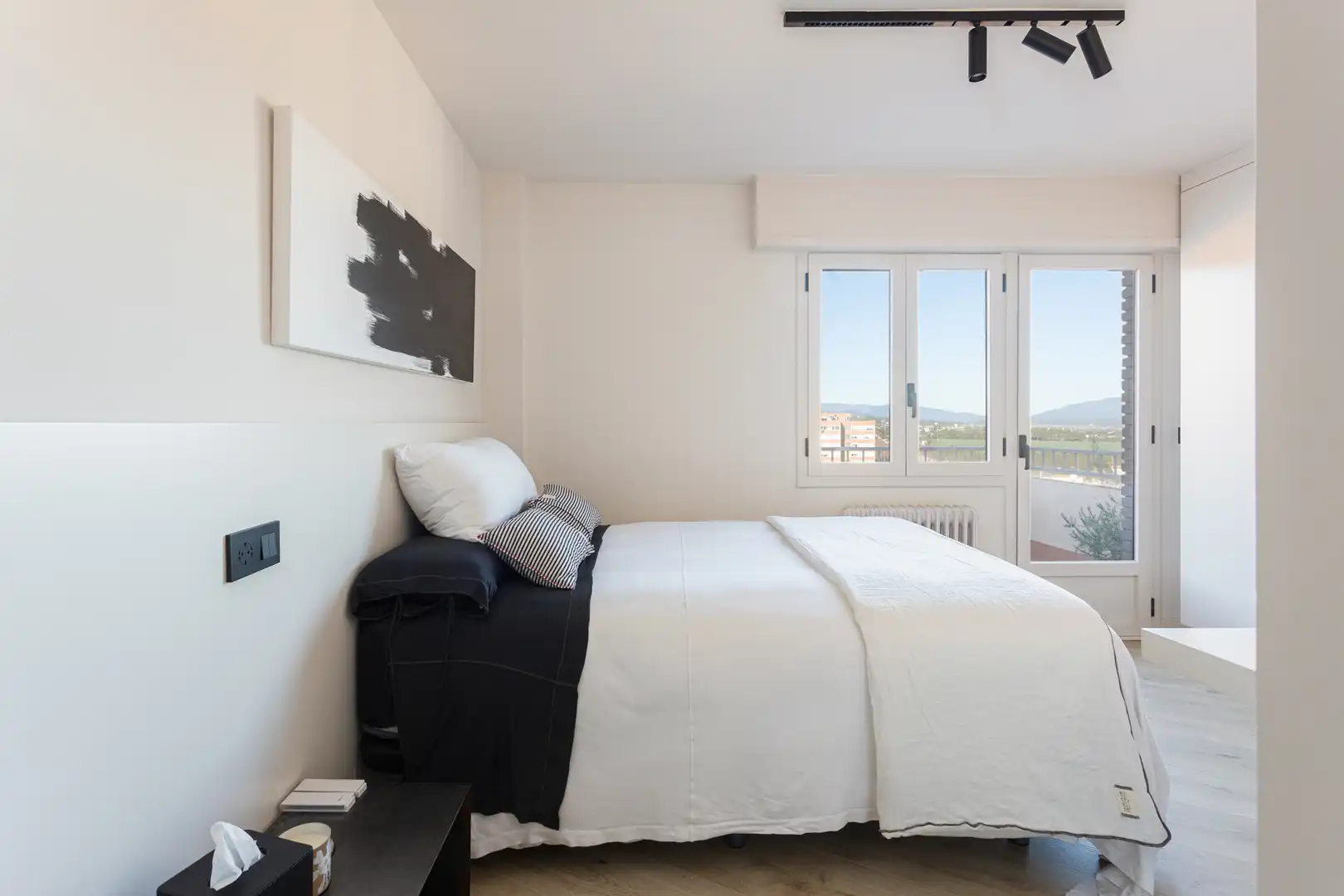 Schlafzimmer von Dachboden zum Verkauf in Figueres mit Klimaanlage, Heizung und Parkett