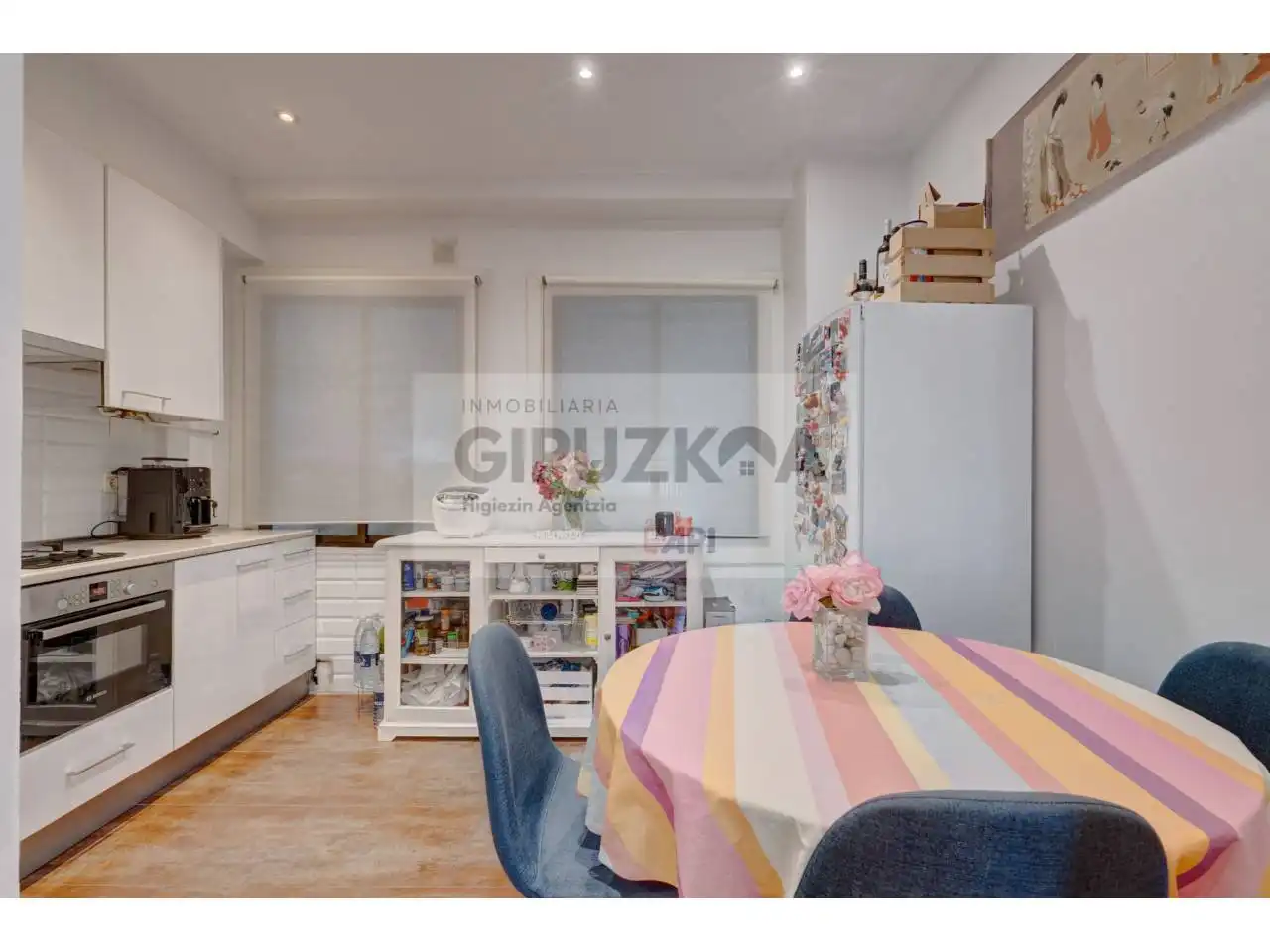 Cuina de Pis en venda en Donostia - San Sebastián  amb Calefacció i Balcó