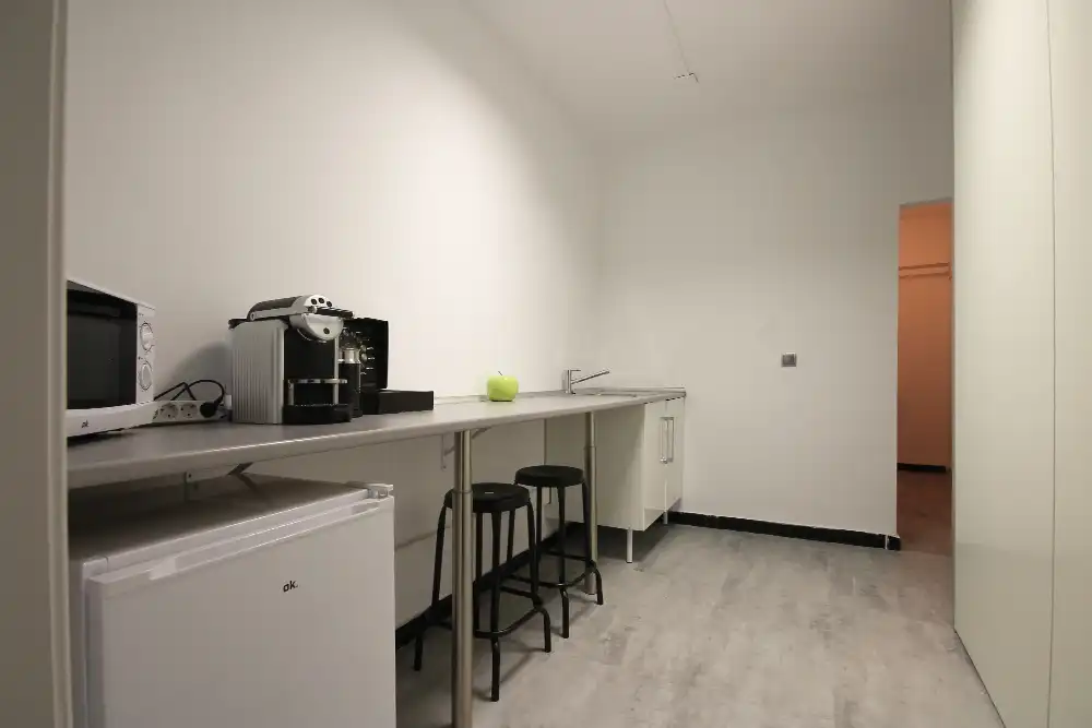 Küche von Büro zur Miete in Madrid mit Klimaanlage, Heizung und Möbliert