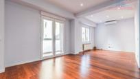 Living room of Flat to rent in  Madrid Capital  with Air Conditioner, Heating and Parquet flooring