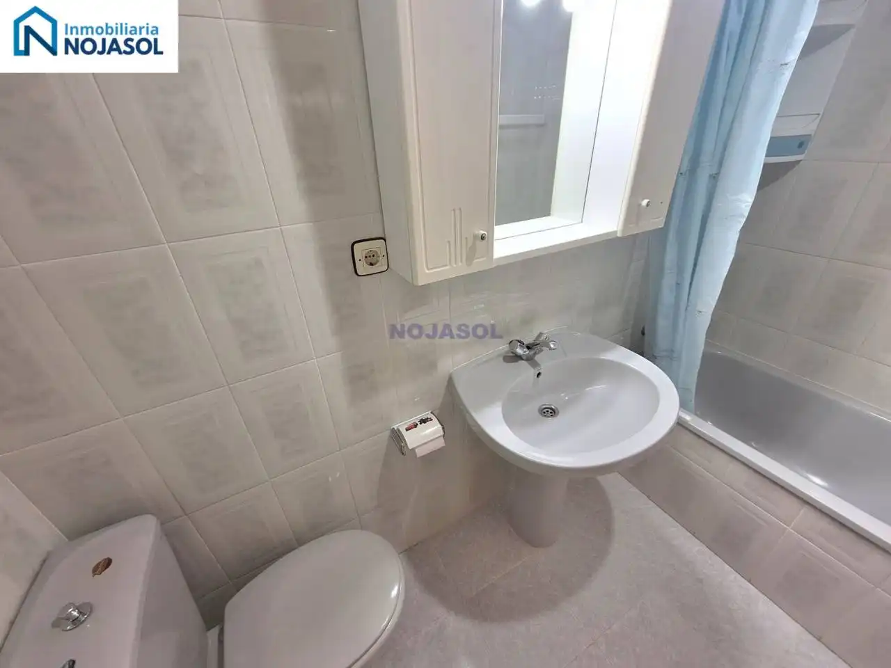 Baño de Piso de alquiler en Noja con Terraza y Amueblado
