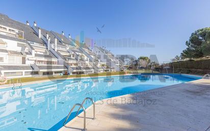 Swimming pool of Duplex for sale in Badajoz Capital  with Air Conditioner, Heating and Private garden