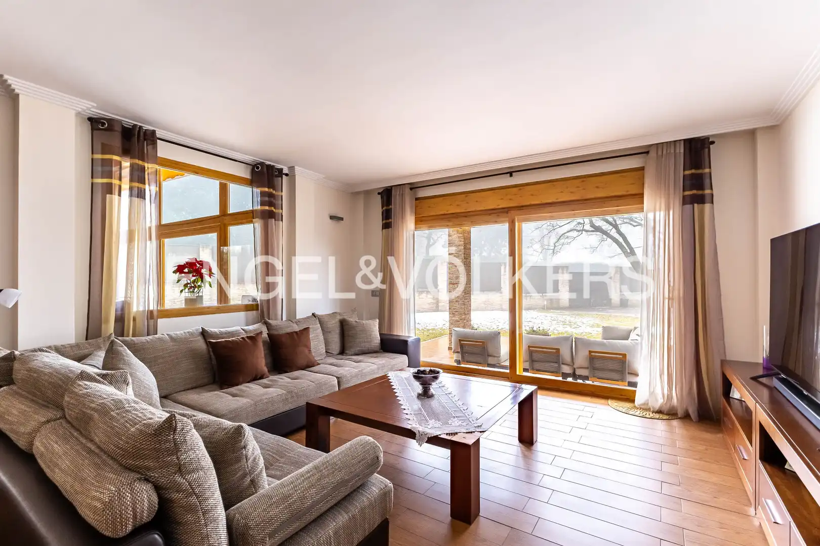 Sala de estar de Casa o chalet en venta en Venturada con Aire acondicionado, Calefacción y Jardín privado