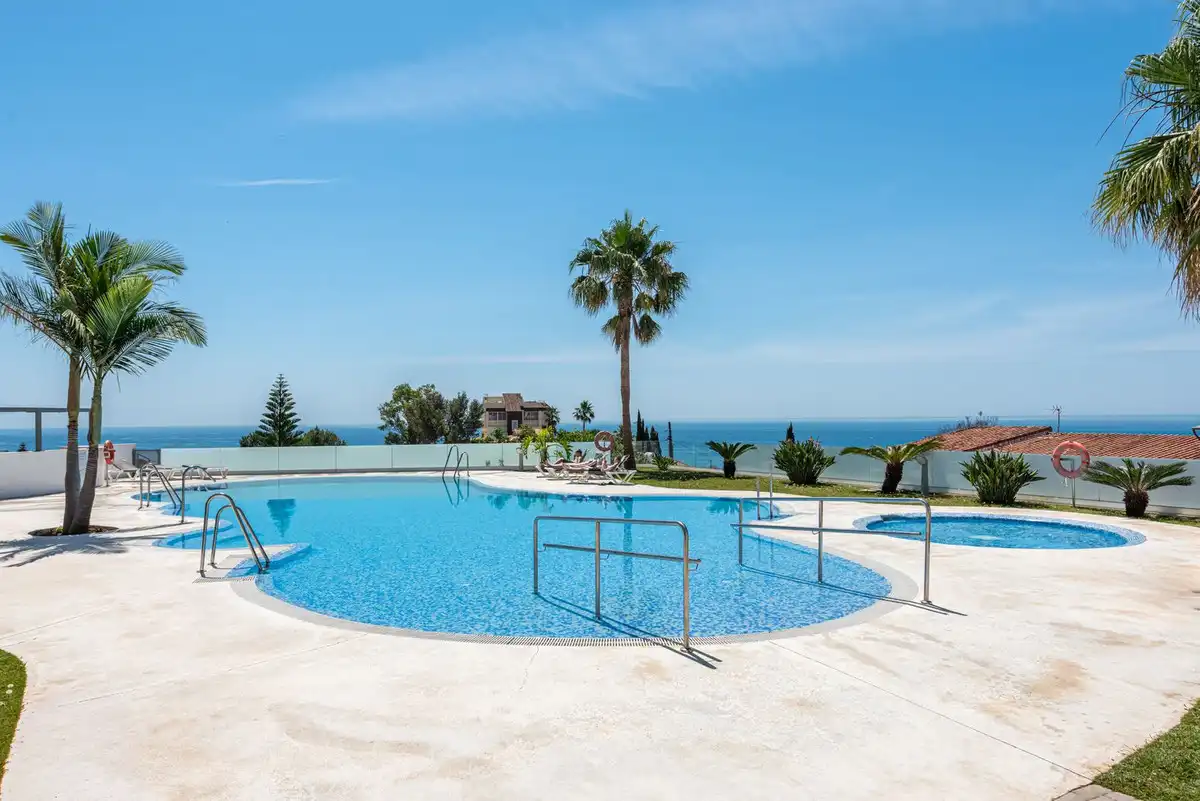 Piscina de Planta baja en venta en Fuengirola con Aire acondicionado, Calefacción y Terraza