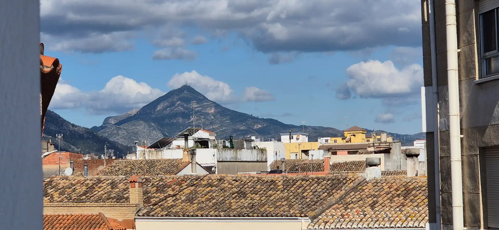 Vista exterior de Casa o xalet en venda en Bellreguard amb Aire condicionat, Calefacció i Jardí privat