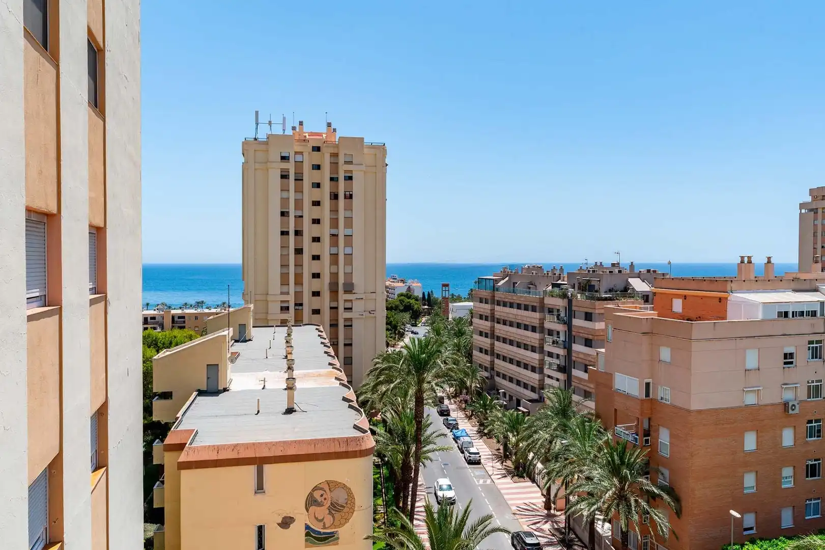 Vista exterior de Pis en venda en Roquetas de Mar amb Jardí privat i Terrassa
