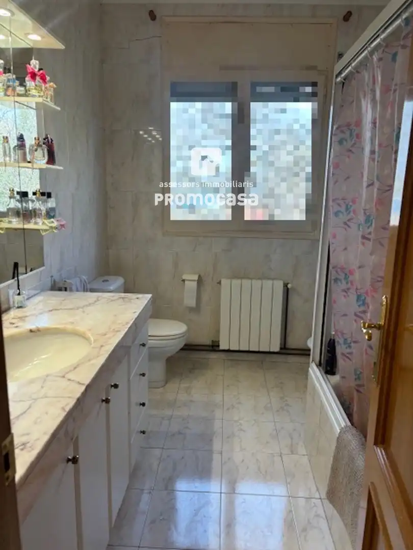Baño de Casa o chalet en venta en Barberà del Vallès con Calefacción, Terraza y Balcón