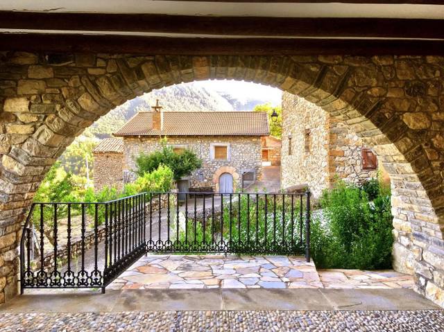 Edificio en Venta en Calle Única, 1 en Valle de Lierp