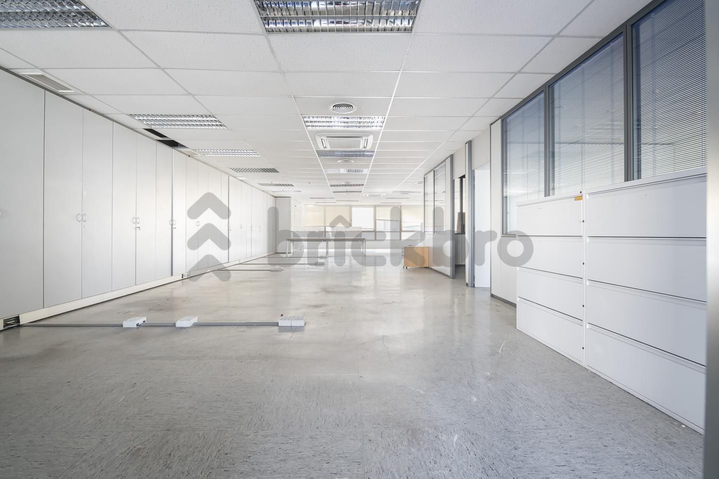 Oficina de lloguer a De Valdelaparra, Zona Industrial