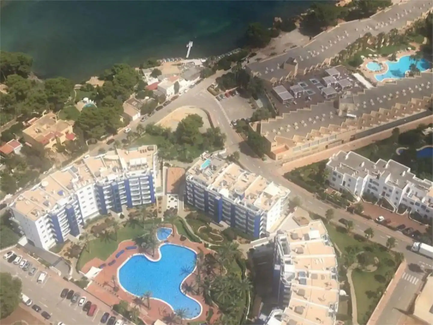 Außenansicht von Wohnungen zur Miete in Santa Eulària des Riu mit Klimaanlage und Schwimmbad