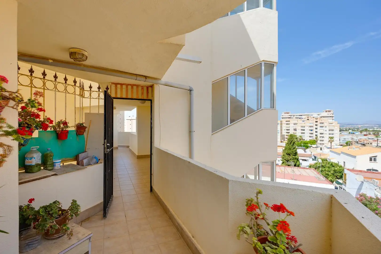 Balcony of Apartments for sale in Torrevieja  with Air Conditioner, Balcony and Community pool