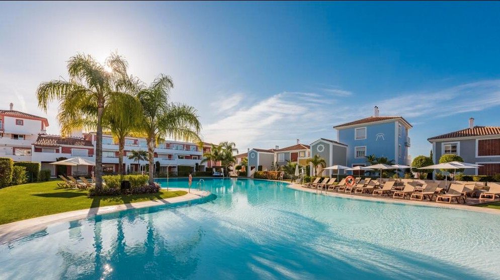 Piscina de Planta baixa en venda en Estepona amb Aire condicionat, Jardí privat i Terrassa