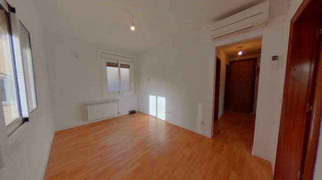 Piso en Venta en Carrer del Montseny en La Torrassa