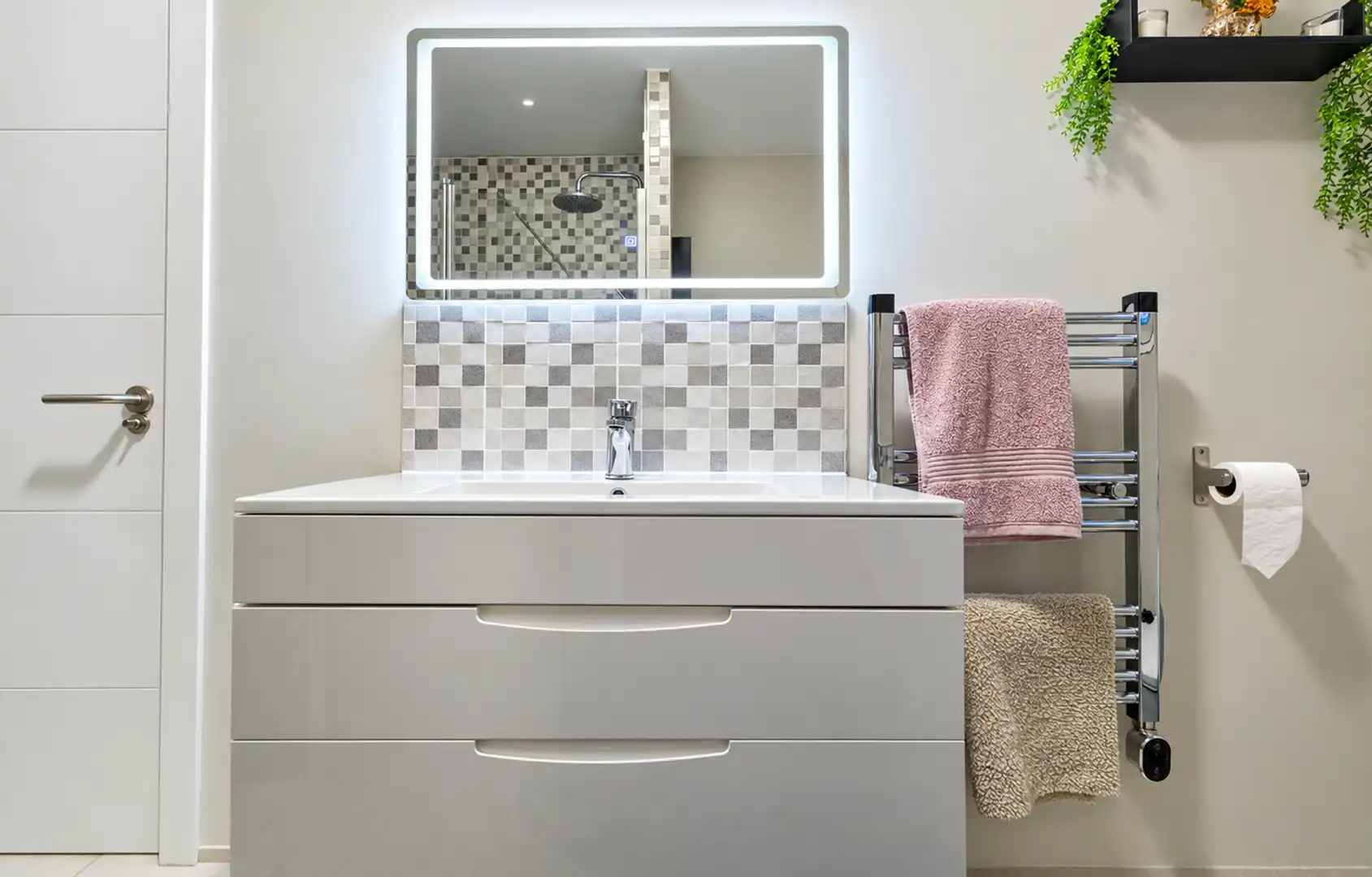 Bathroom of Houses for sale in La Duquesa