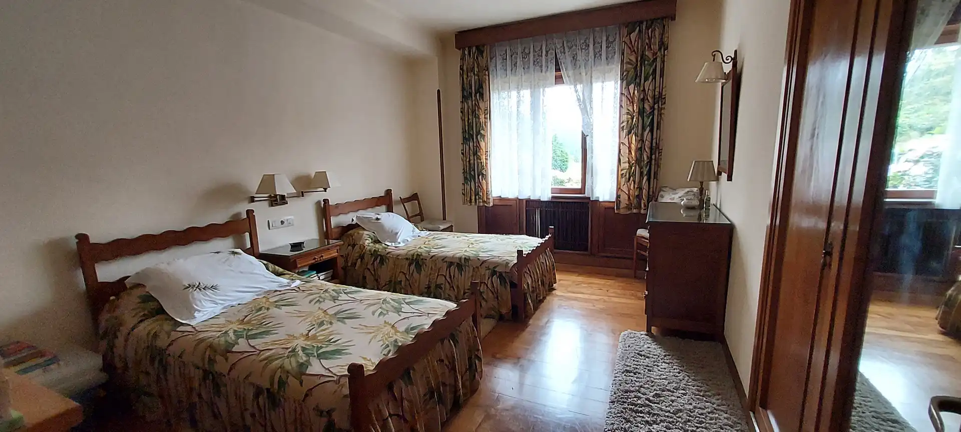 Dormitori de Finca rústica en venda en Salas amb Calefacció, Jardí privat i Parquet