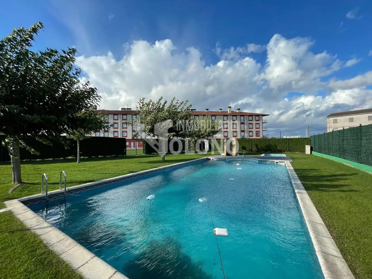 Piscina de Apartament en venda en Castañares de Rioja amb Calefacció, Moblat i Forn