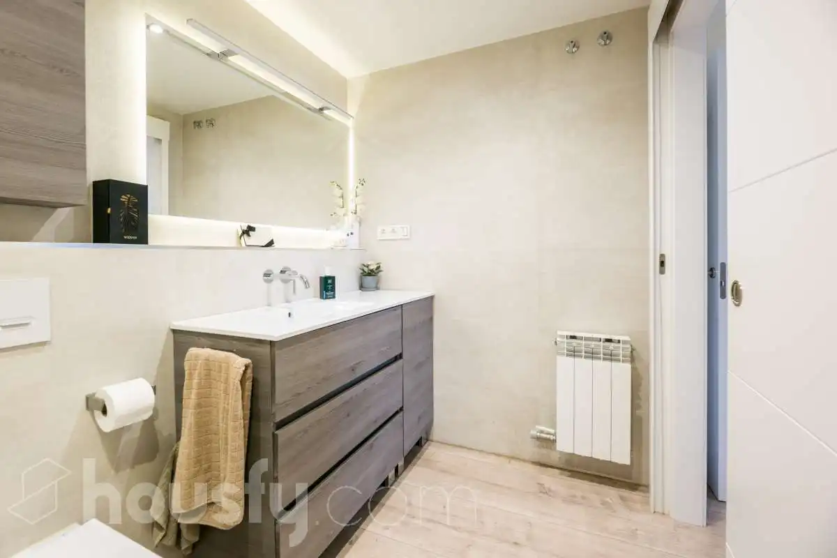 Bathroom of Attic for sale in Sant Joan Despí  with Air Conditioner, Heating and Parquet flooring