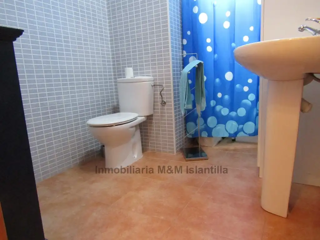 Baño de Piso en venta en Isla Cristina con Aire acondicionado, Terraza y Amueblado