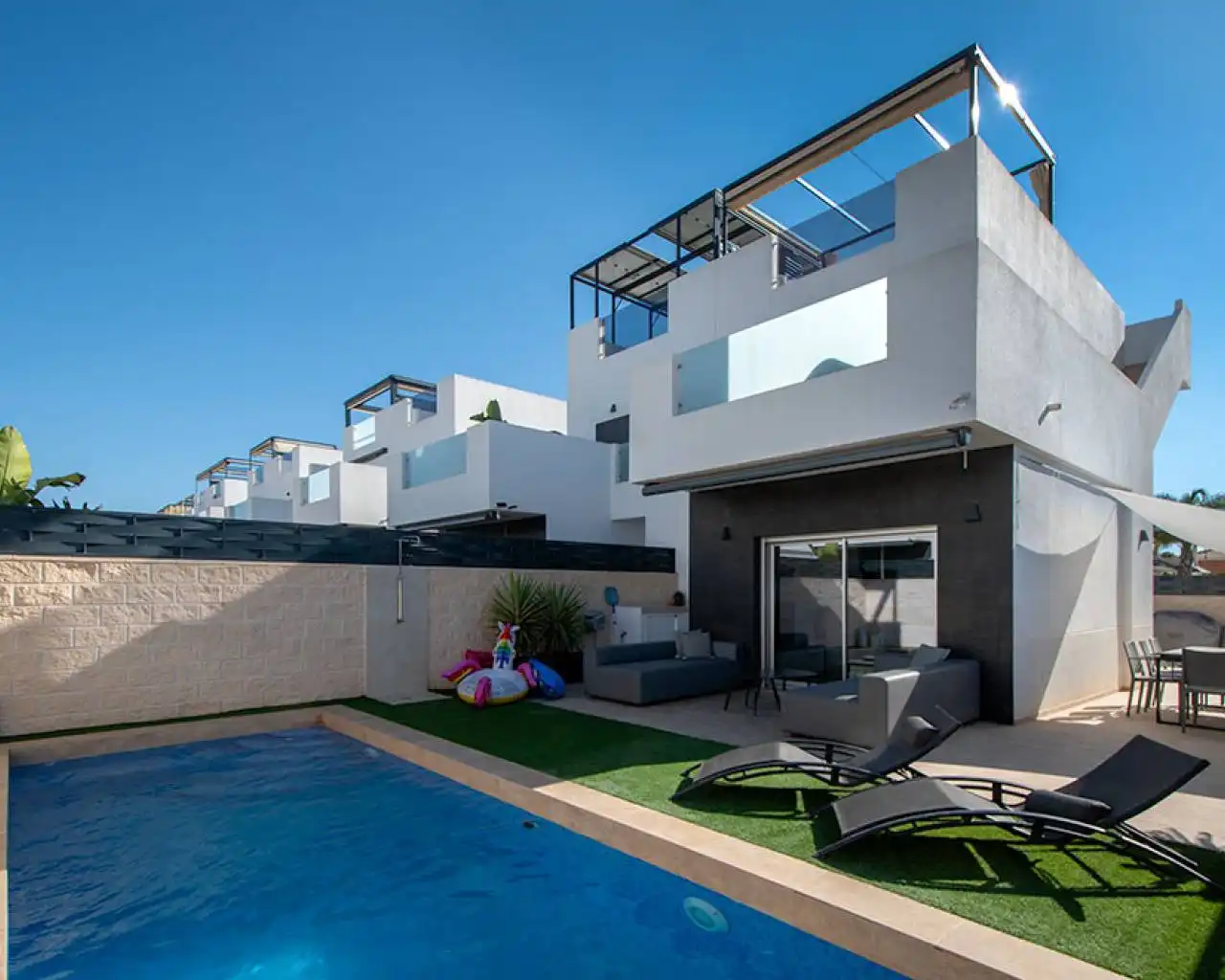 Casa aparellada amb terrassa en venda a Ciudad Quesada