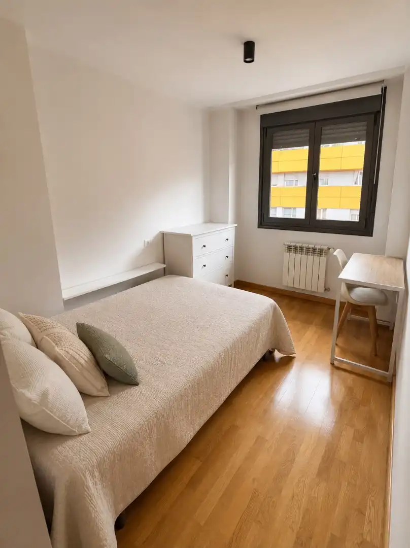 Bedroom of Flat for rent in Oviedo   with Air Conditioner, Heating and Parquet flooring
