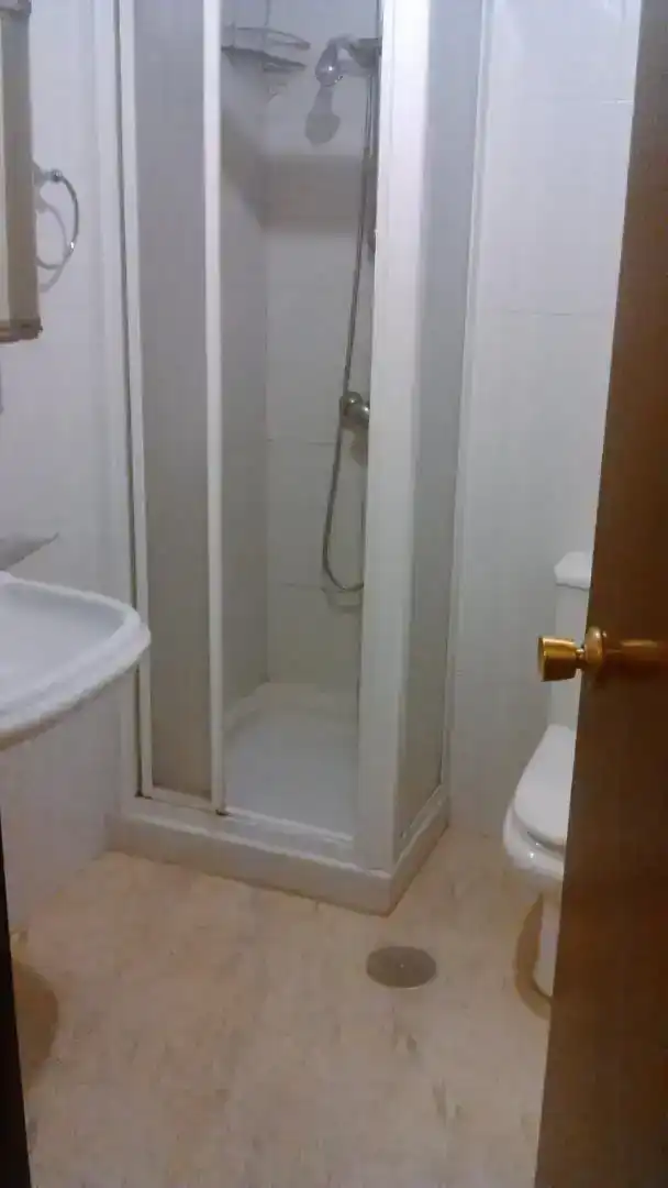 Bany de Estudi en venda en Santiago de Compostela  amb Moblat, Forn i Rentadora