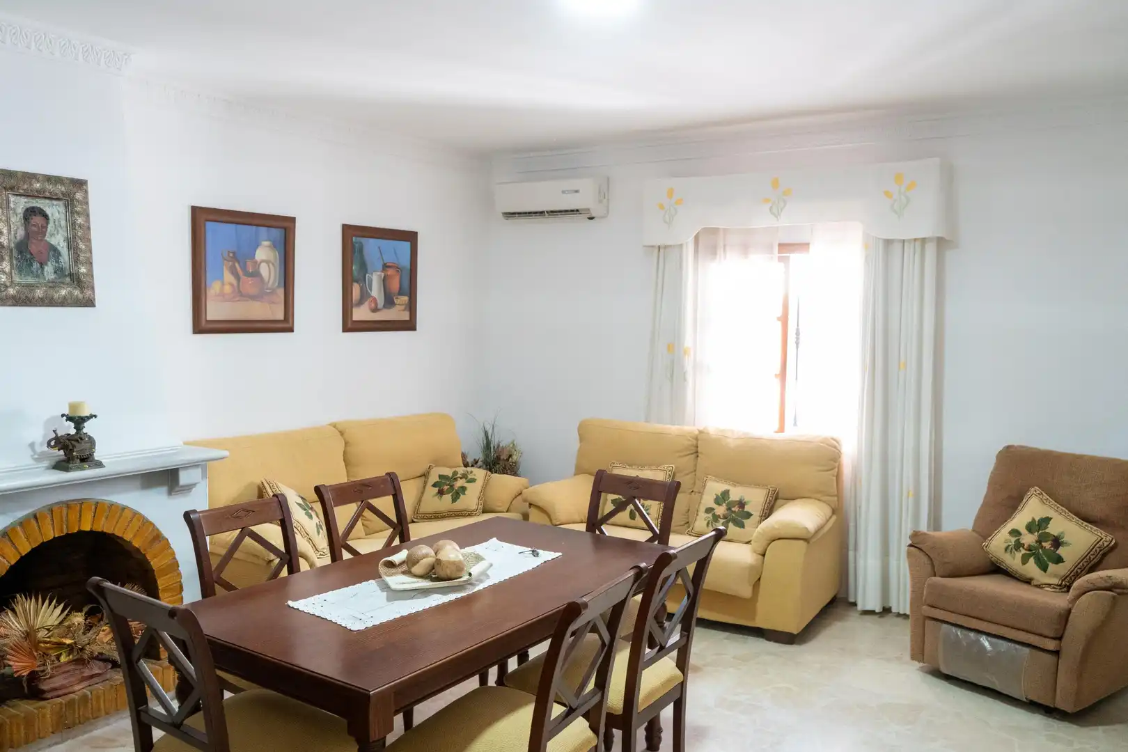 Sala d'estar de Casa o xalet en venda en Sanlúcar de Barrameda amb Jardí privat
