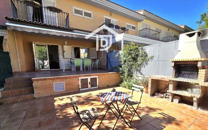 Terrassa de Casa adosada en venda en Serra amb Terrassa, Piscina i Balcó