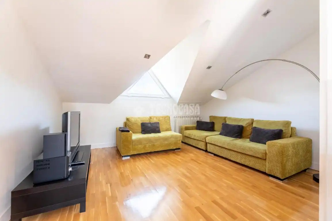 Living room of Flat for sale in Torrelodones  with Air Conditioner, Heating and Terrace