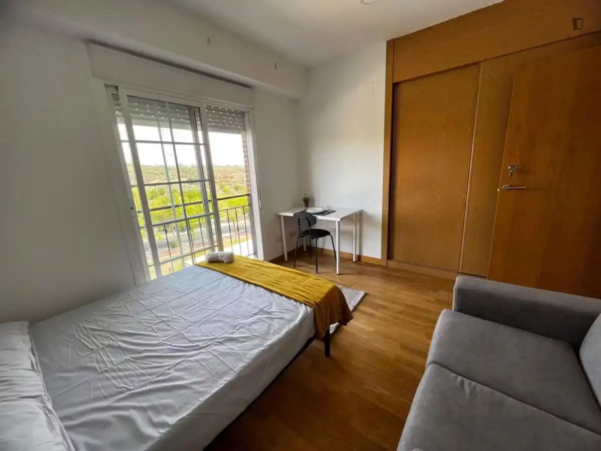 Bedroom of Apartments for share in Las Castañeras - Bulevar