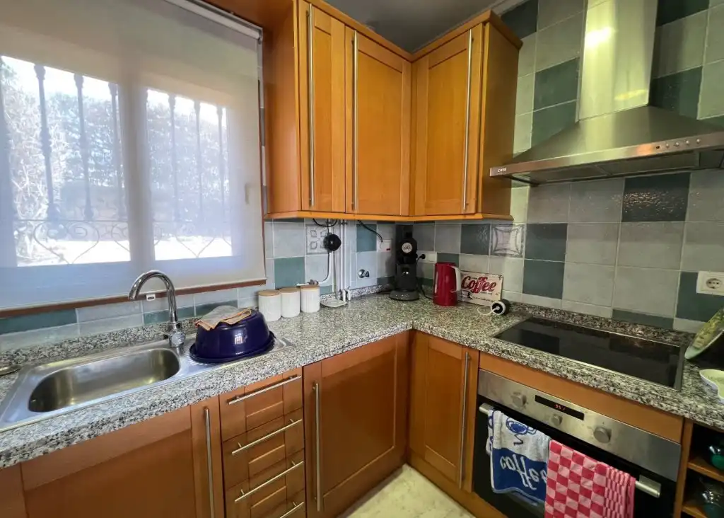 Cuina de Casa o xalet en venda en Alicante / Alacant amb Aire condicionat, Calefacció i Jardí privat
