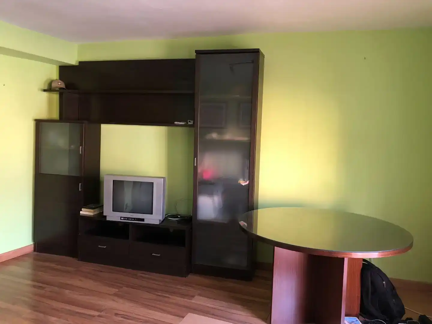 Sala d'estar de Apartament de lloguer en Hervás amb Aire condicionat, Parquet i Moblat