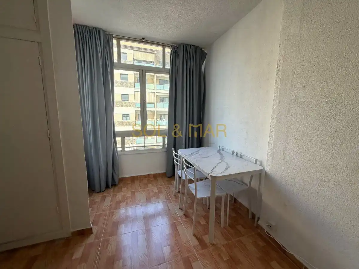 Schlafzimmer von Wohnung zur Miete in Torremolinos mit Klimaanlage