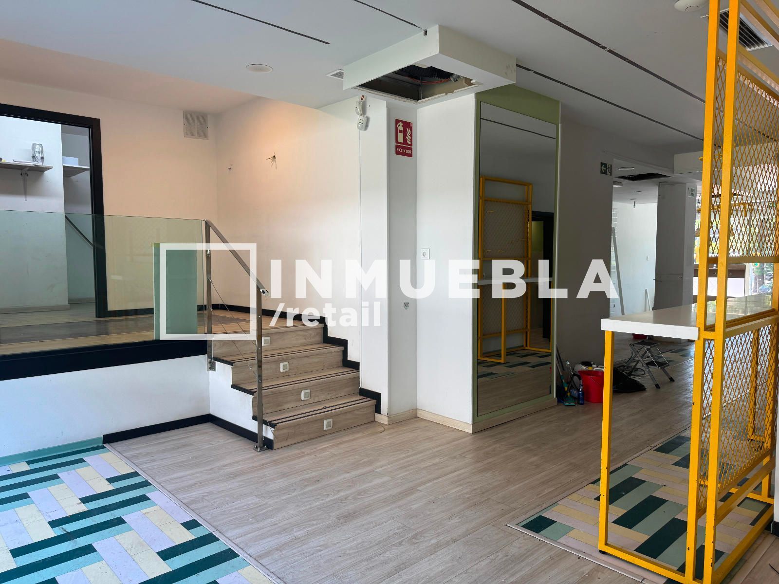 Local de lloguer en  Barcelona Capital amb Aire condicionat, Terrassa i Alarma