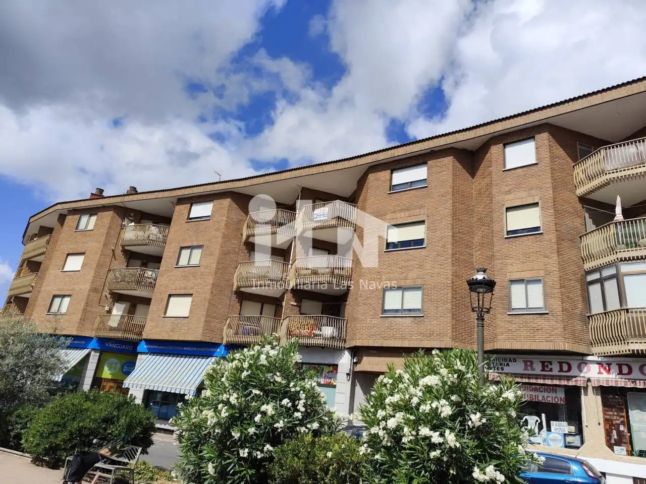 Vista exterior de Piso en venta en Las Navas del Marqués  con Calefacción, Parquet y Terraza