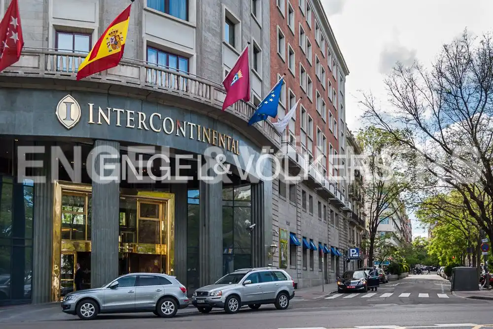 Vista exterior de Apartament de lloguer en Madrid amb Aire condicionat, Calefacció i Jardí privat
