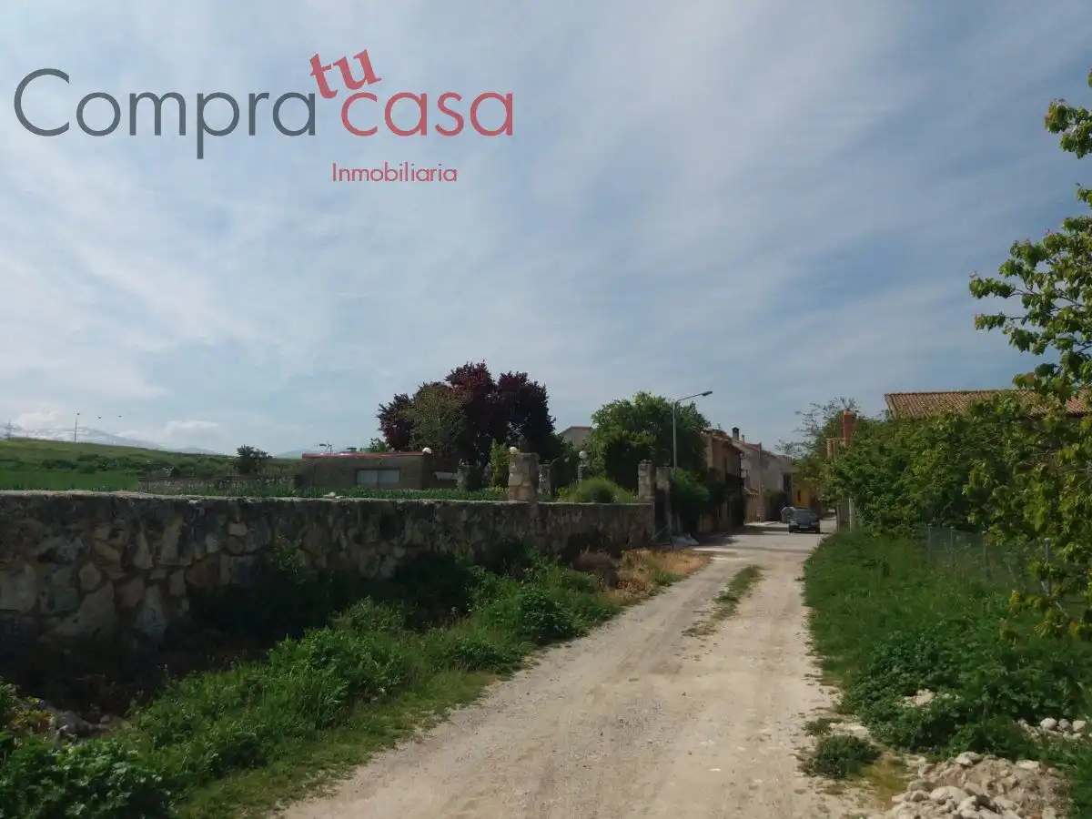 Vista exterior de Nave industrial en venta en Mozoncillo