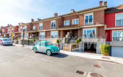 Exterior view of Single-family semi-detached for sale in Sanxenxo  with Terrace and Balcony