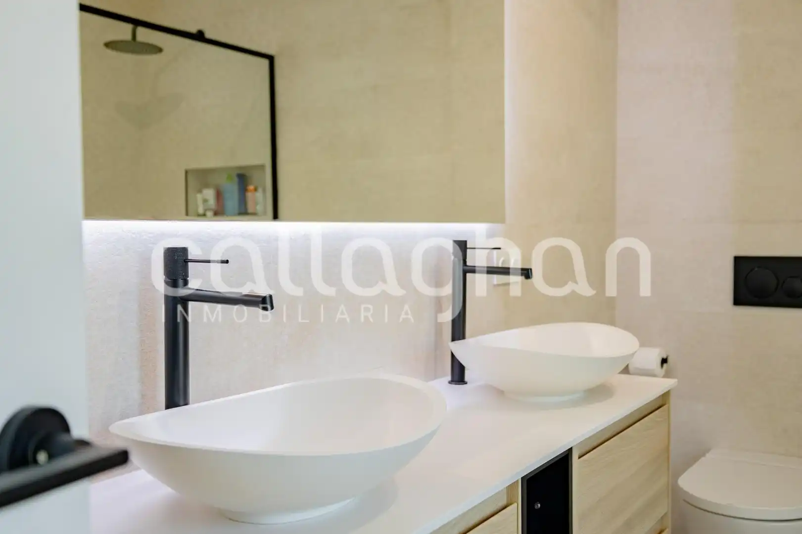 Baño de Casa adosada en venta en Godella con Aire acondicionado, Calefacción y Jardín privado