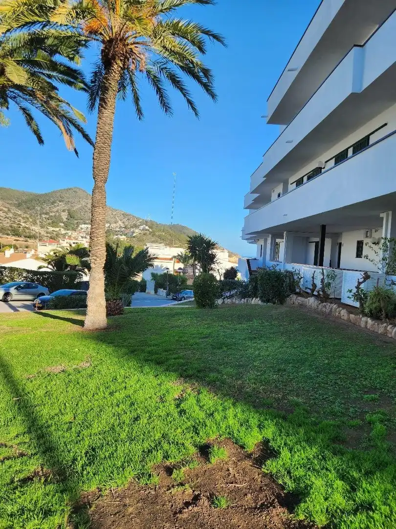 Außenansicht von Wohnung zur Miete in Sitges mit Klimaanlage, Privatgarten und Terrasse