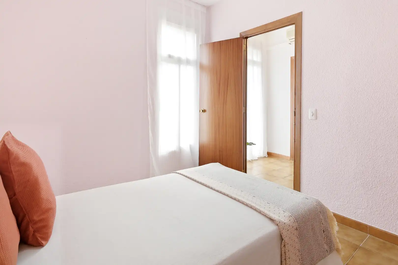 Habitación de Casa adosada en venta en Navajas con Aire acondicionado, Calefacción y Jardín privado