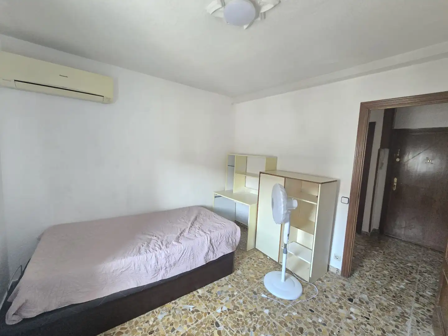 Habitación de Piso en venta en Madrid con Aire acondicionado, Terraza y Amueblado