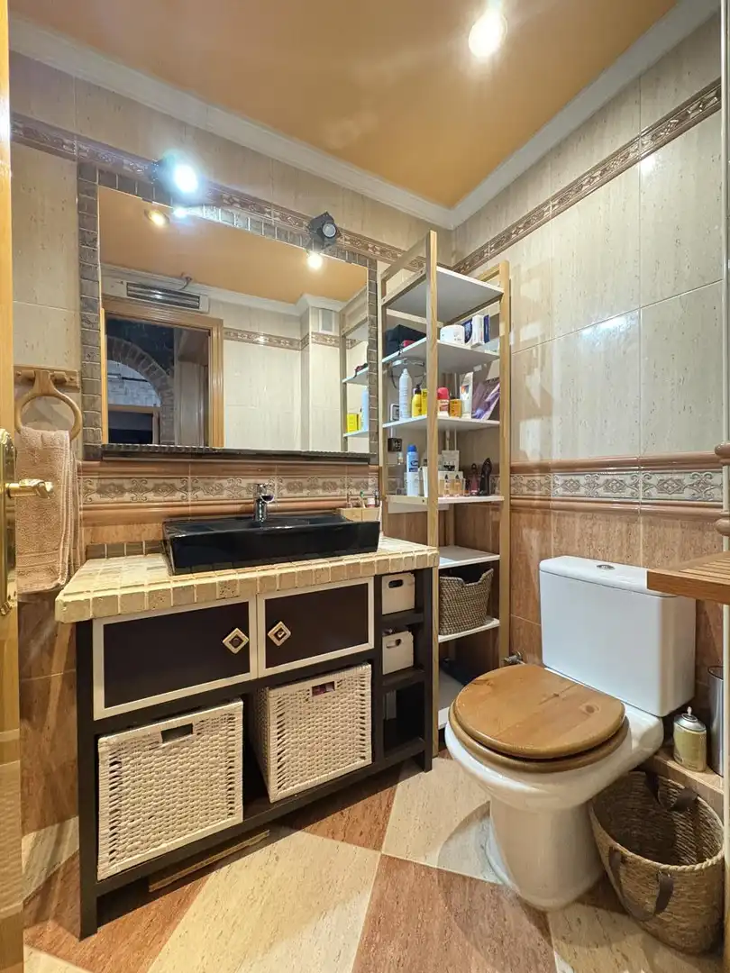 Bathroom of Flat for rent in Madrid  with Heating, Terrace and Furnished