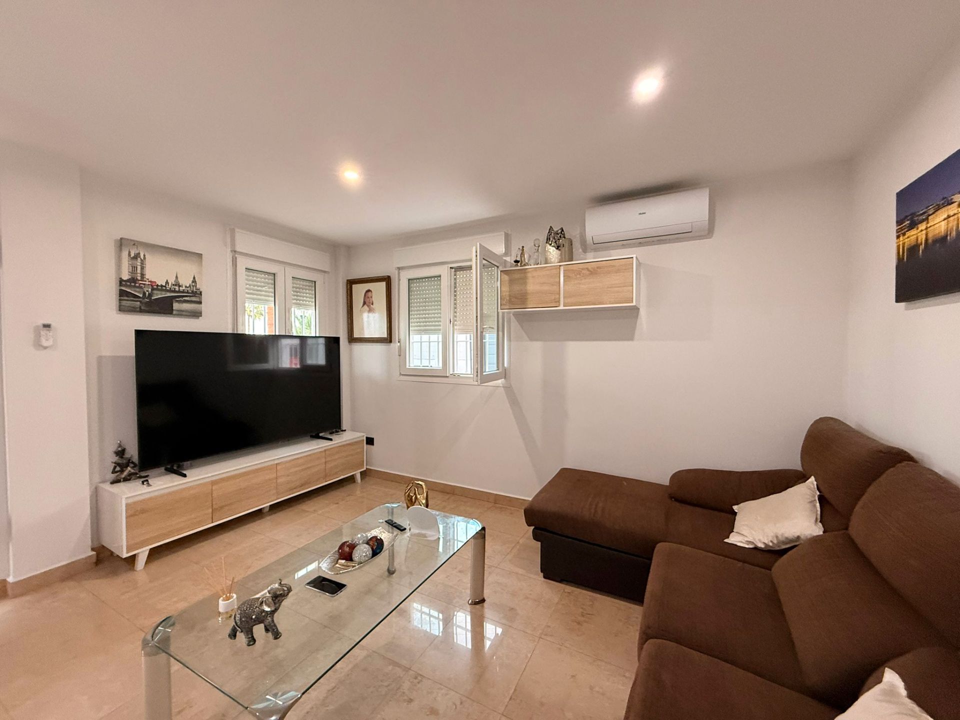 Wohnzimmer von Erdgeschoss zum Verkauf in Manilva