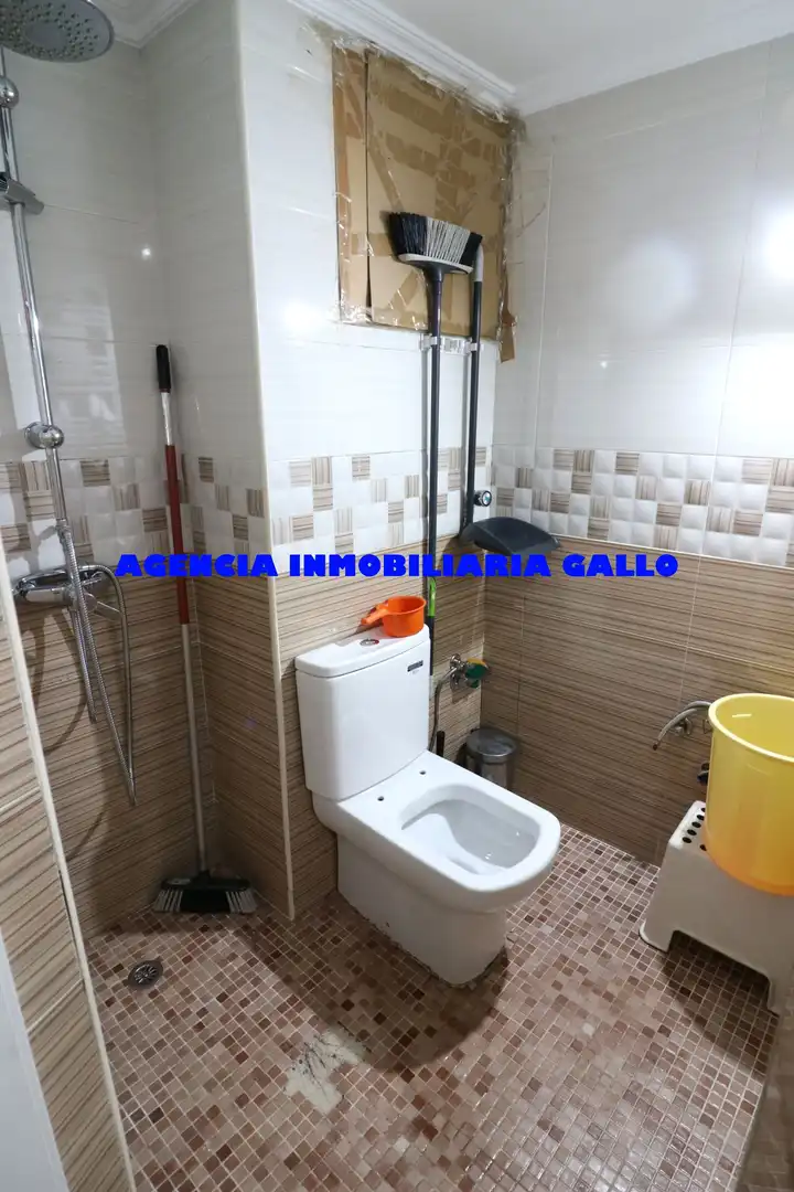 Baño de Piso en venta en Sevilla con Aire acondicionado